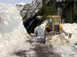 County keeps road closed