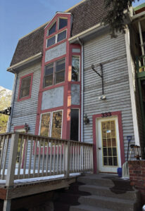 City ready to cut losses with building